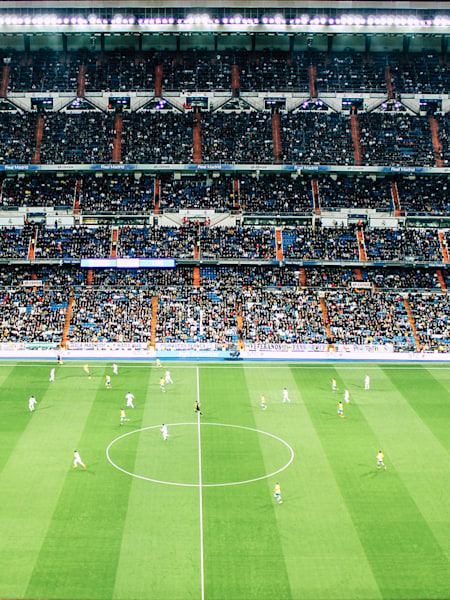 أغرب ملاعب كرة القدم في العالم