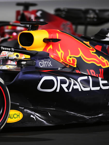El campeón del mundo Max Verstappen volvió a la senda de la victoria en el Gran Premio de Arabia Saudí, prueba inaugural del Campeonato del Mundo de F1 2022 en el circuito de Jeddah. 