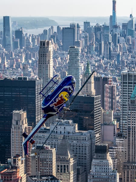 ヘリコプターによるアクロバット飛行