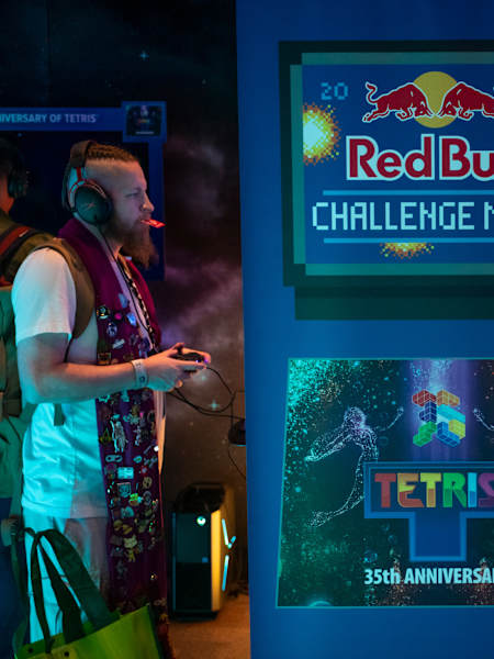 Photo montrant deux participants jouant à Tetris lors du Red Bull Challenge Mode à Seattle, 2019.