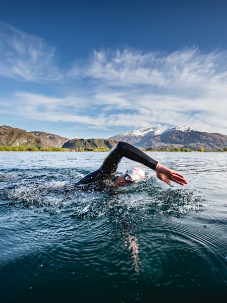 Voici les meilleurs lacs pour nager en eau libre en France.