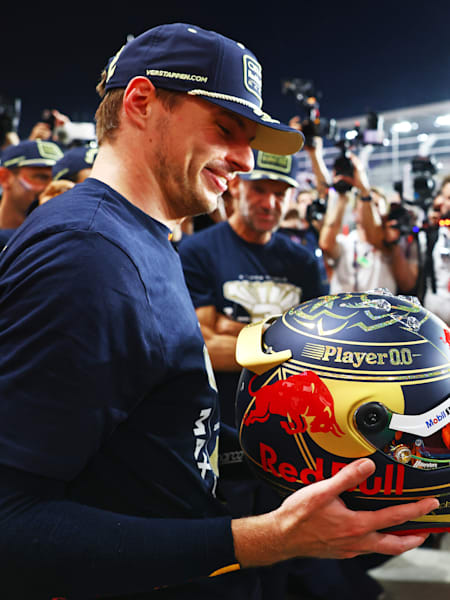 Új sisakban vágott neki a katari futamnak a háromszoros világbajnok