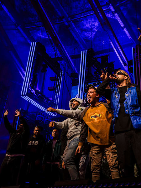 In 2023 betreedt een levendige groep artiesten energiek het podium van Red Bull SoundClash in Amsterdam