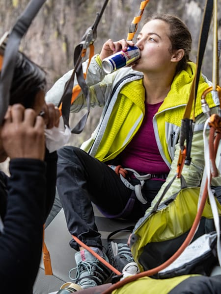 دليل شامل لتسلق الجبال: كيفية التحضير وتجربة التسلق 
