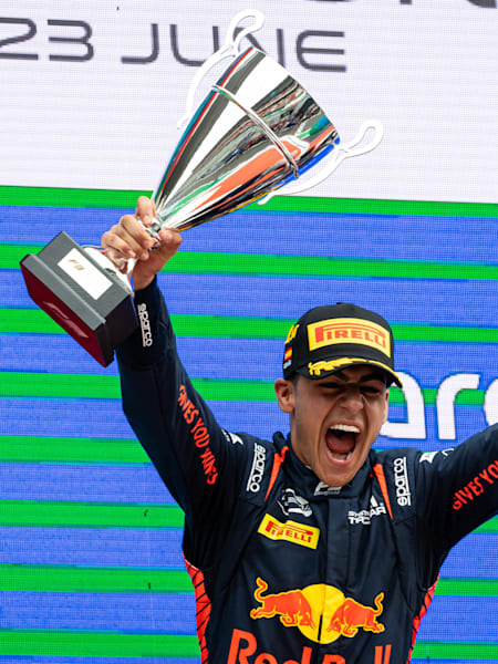 Arvid Lindblad dominates Barcelona F3 Feature