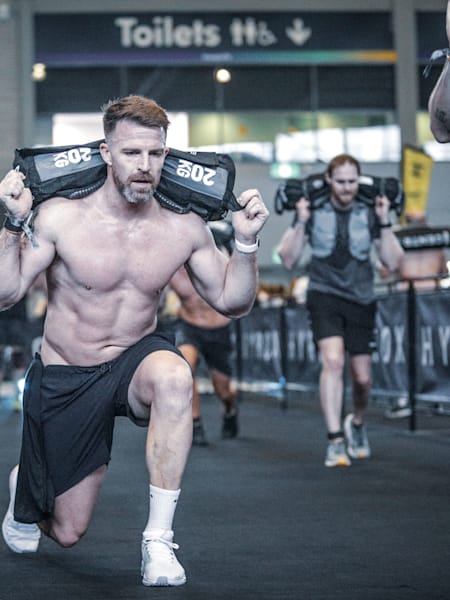 Todd Liubinskas works through lunges at HYROX Sydney