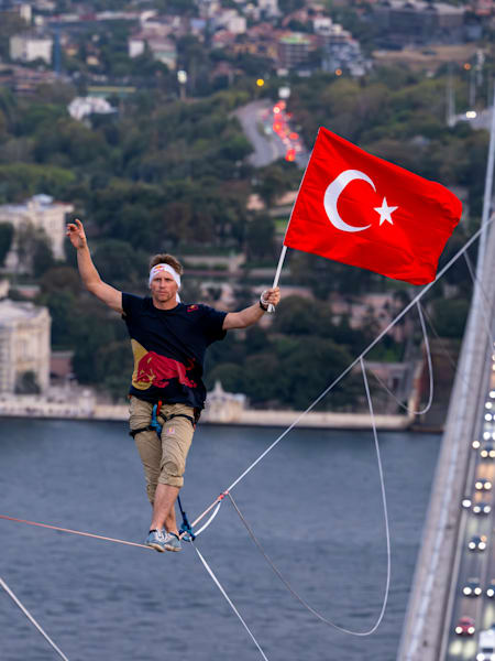 Slackliner Jaan Roose carries a Turkish flag on his way from Asia to Europe 