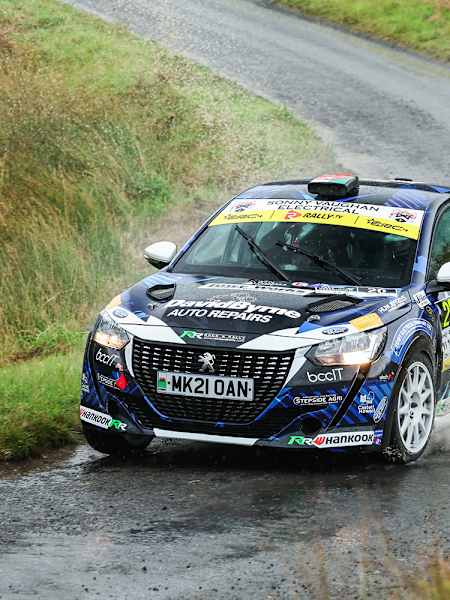 Lloyd excelled in the Welsh rain to set up ERC4 title bid