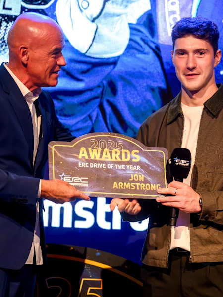 Jona Siebel presents Jon Armstrong with the ERC Drive of the Year award