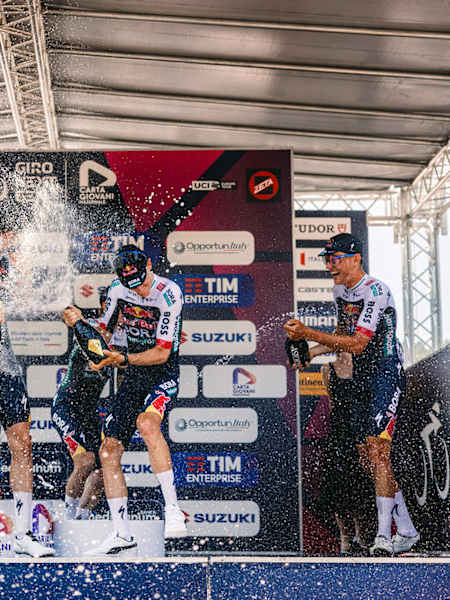 The Rookies celebrate the win in the team ranking at the Giro Next Gen.
