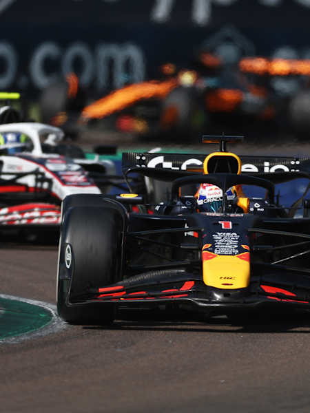 Verstappen rijdt enkele seconden voor Norris