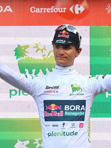 Giulio Pellizzari im weißen Trikot