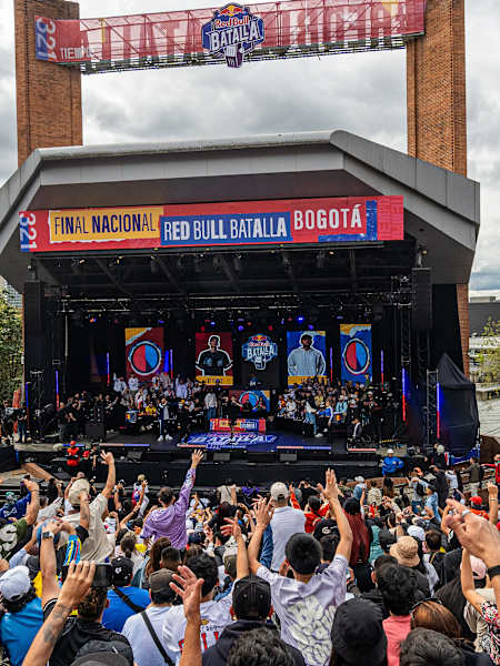 Red Bull Batalla Final Colombia 2024 en Bogotá, cuando los mejores MC de estilo libre se enfrentan el 6 de julio.