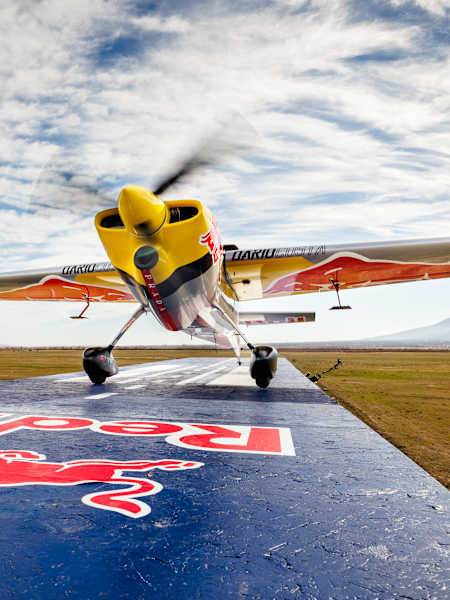 Red Bull Sporcusu Dario Costa Hareket Halindeki Trene İniş ve Kalkış Yaparak Dünyada Bir İlke İmza Attı