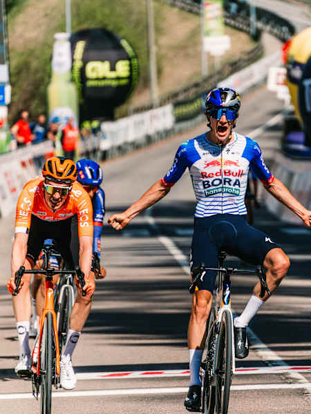 Giulio Pellizzari gewinnt die zweite Etappe der Tour of the Alps 2026.