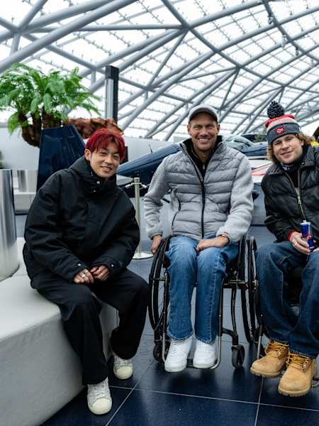 Lars Ivar og Ellior med vinner av Wings For Life World Run 2025