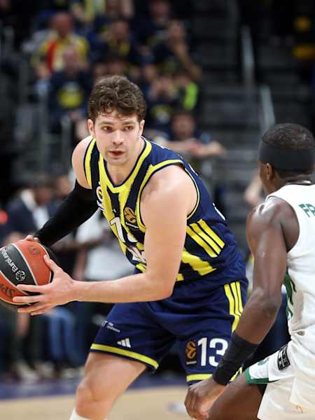 Avrupa basketbolunun iki ekolü, EuroLeague Play-off çeyrek final serisinin ikinci karşılaşmasında kozlarını paylaştı. 