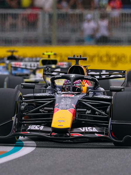 Max Verstappen vozi bolid Oracle Red Bull Racinga na stazi u Miamiju