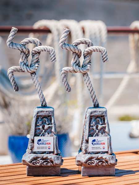 Jedinstvene trofeje Red Bull Wings for Life World Run 2026 očekuju pobjednike u Zadru, Hrvatska, s kreativnim dizajnom užadi na pomorskoj pozadini