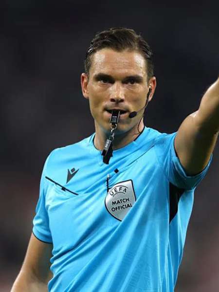 referee