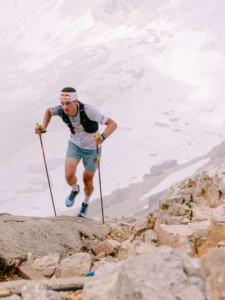Anton Palzer knackt einen Rekord: Von München bis auf den Gipfel der Zugspitze braucht der Ausnahmeathlet nur 4:43:46. Es ist die FKT - die fastest known time. 