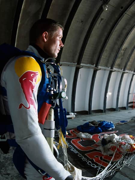 Red Bull’S Felix Baumgartner: A Closer Look At His Enormous Wealth! - gbu6xv4