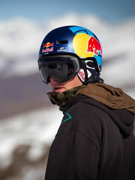 Giro red bull sales helmet
