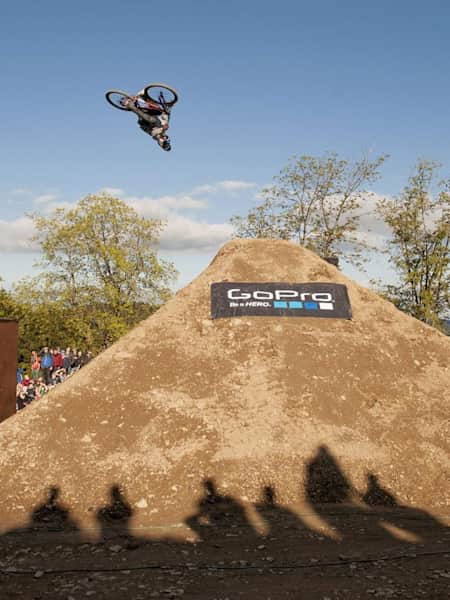 Watch This Crazy New Mountain Bike Trick Right Now