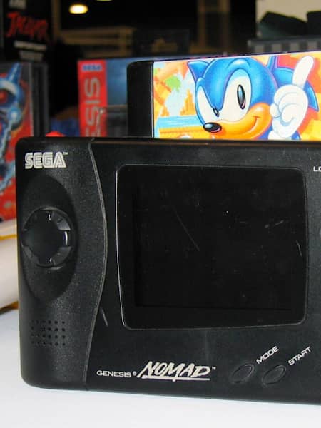 ゲーム機と他 その意味不明度、世界クラス：不可思議な携帯ゲーム機たち