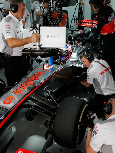F1 Garages: McLaren push the Button