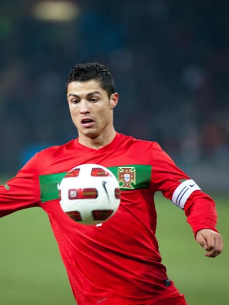 Cristiano Ronaldo'nun Yüzüne Ne Oldu?