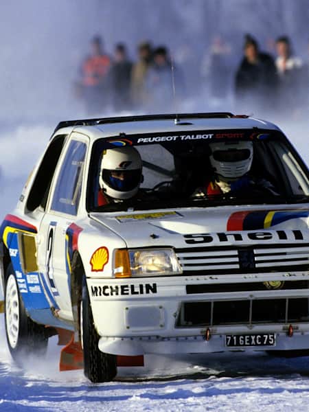 Ari Vatanen sur la Peugeot 205 Turbo 16 au Rallye de Suède 1985