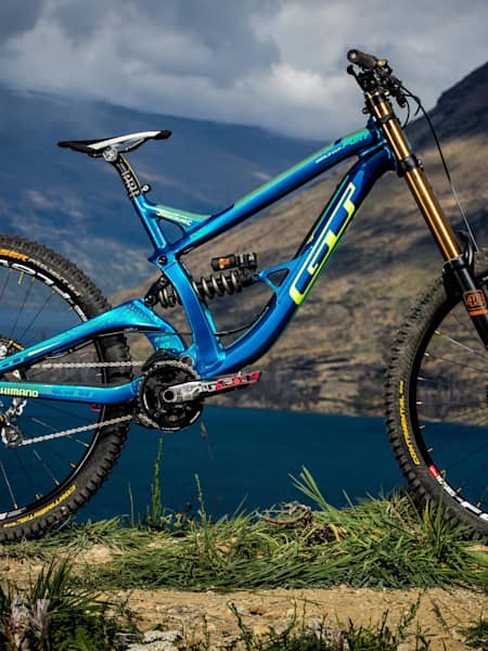 Rachel Atherton Bike check specs GT Fury 2015