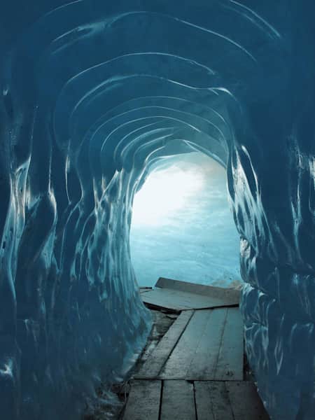 Nejkrásnější ledové jeskyně na světě - Furka, Švýcarsko, Goldfinger