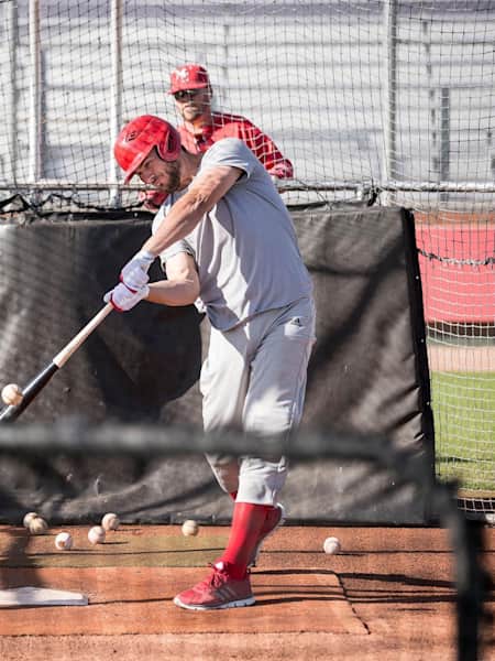 WATCH: Kris Bryant Gives Mesa CC Baseball Team A Scare - SportsLingo.com