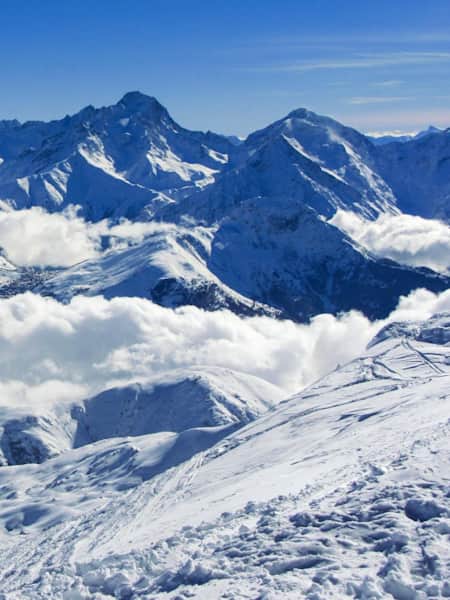 Découvrez un domaine skiable d'exception dans les Alpes avec Alpe