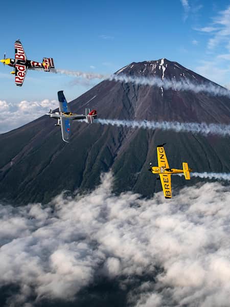 Lamb, Sonka, Muroya fly past Mt. Fuji