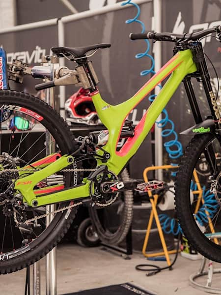 Bike Check Finn Iles Specialized Demo 8 MTB