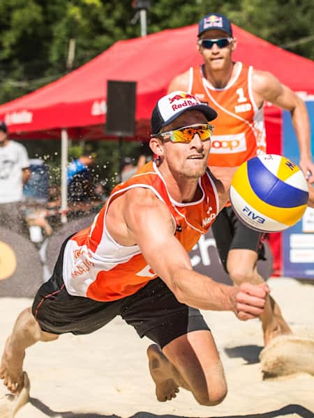 How to play beach volleyball: 5 easy tips for beginners