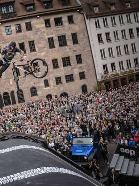 Rogatkin a 1440 au Red Bull District Ride 2017 Video
