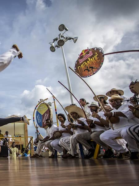 Capoeira movimento AU Red Bull Paranauê