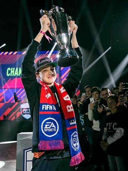Fut champions cup 2018 sale