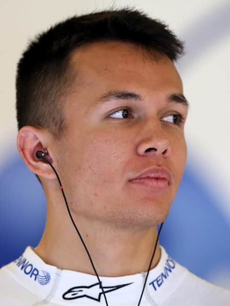 Alexander Albon, de la Scuderia Toro Rosso, se prepara para los entrenamientos del Gran Premio de F1 de Hungría en Hungaroring, el 2 de agosto de 2019 en Budapest, Hungría.