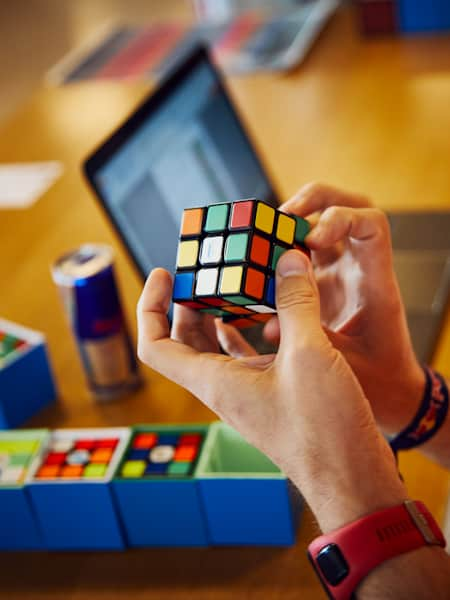 Watch a Rubik's Cube Solve Itself