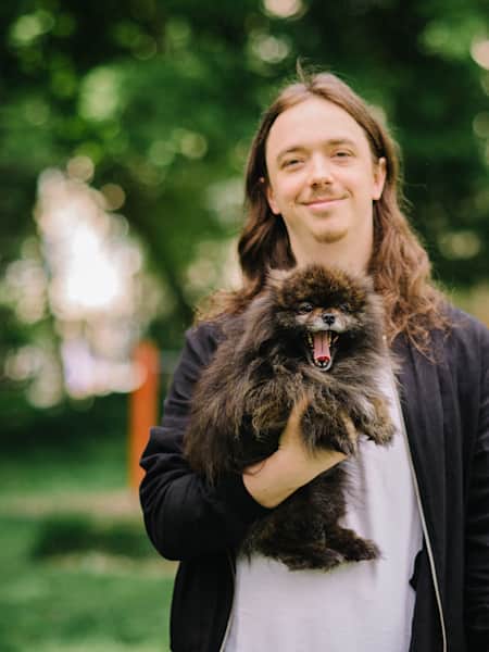 Андрій Клен та його собака Пабло на прогулянці