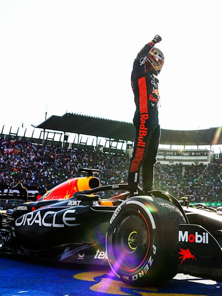 Max Verstappen célèbre sa victoire lors du Grand Prix du Mexique de Formule 1 2023.