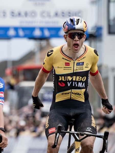 Wout van Aert wint de E3 Saxo Classic voor de andere tenoren