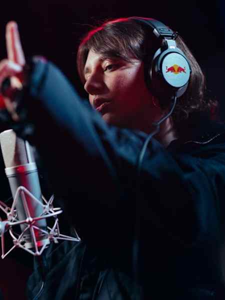 Ele A al microfono del Red Bull 64 Bars