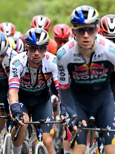 Primož Roglič and team at the 2025 Giro d'Italia