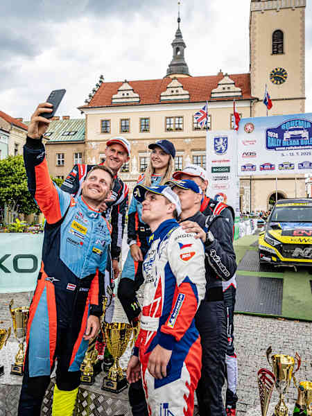 Wagner celebrates Bohemia win with Mareš (left) and Stříteský (right)